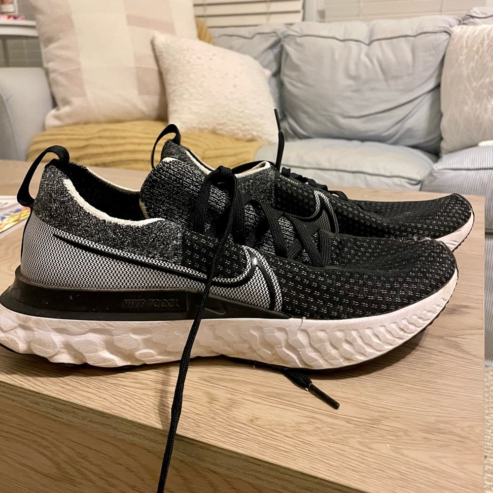 Black Nike flyknit react running shoes